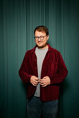 Banner Maxi Gstettenbauer - KOMPLETT ABSURD - Preview 