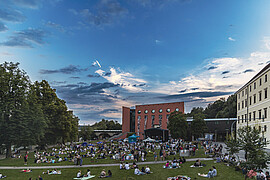 Banner UNI-EW-Fest. Gemeinsam feiern auf der Innwiese